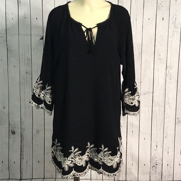 Forever 21 Dresses & Skirts - Forever 21 embroidered tunic mini dress lined